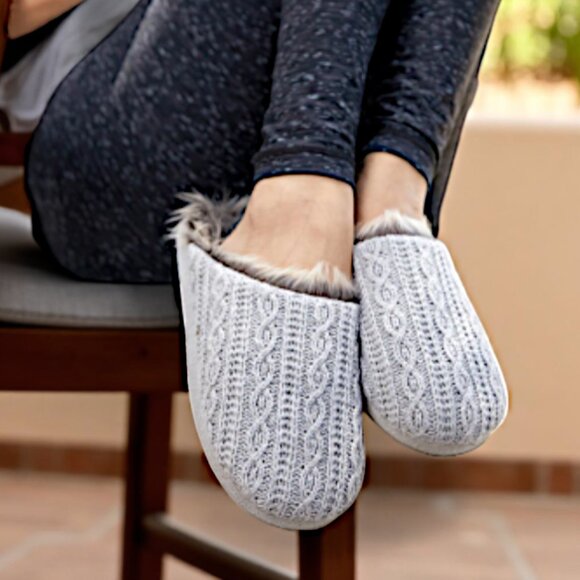 NWT PJ Salvage Faux Fur Trim Cable Slippers in Gray S / M - Picture 1 of 10